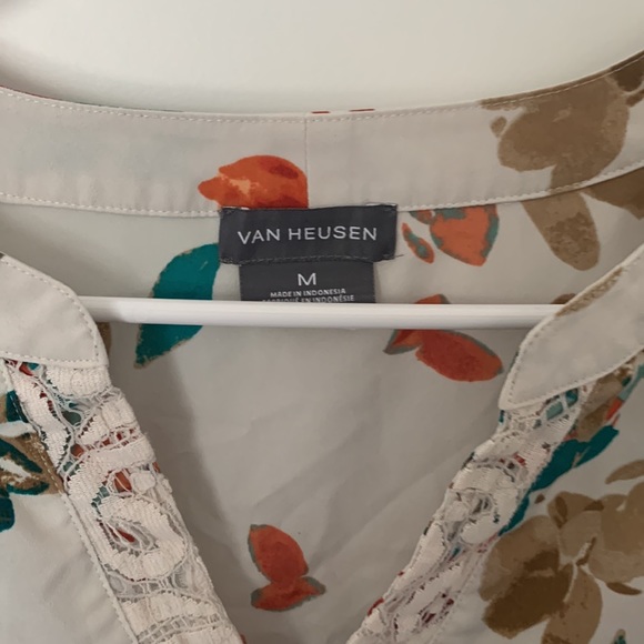 Blouse with flowery design - Picture 3 of 3